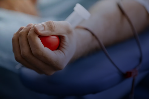 بيمار محترم در هنگام تزريق خون به نكات ذيل توجه نماييد